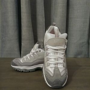 Brand New Pair of Sketchers Pink/Grey 6.5